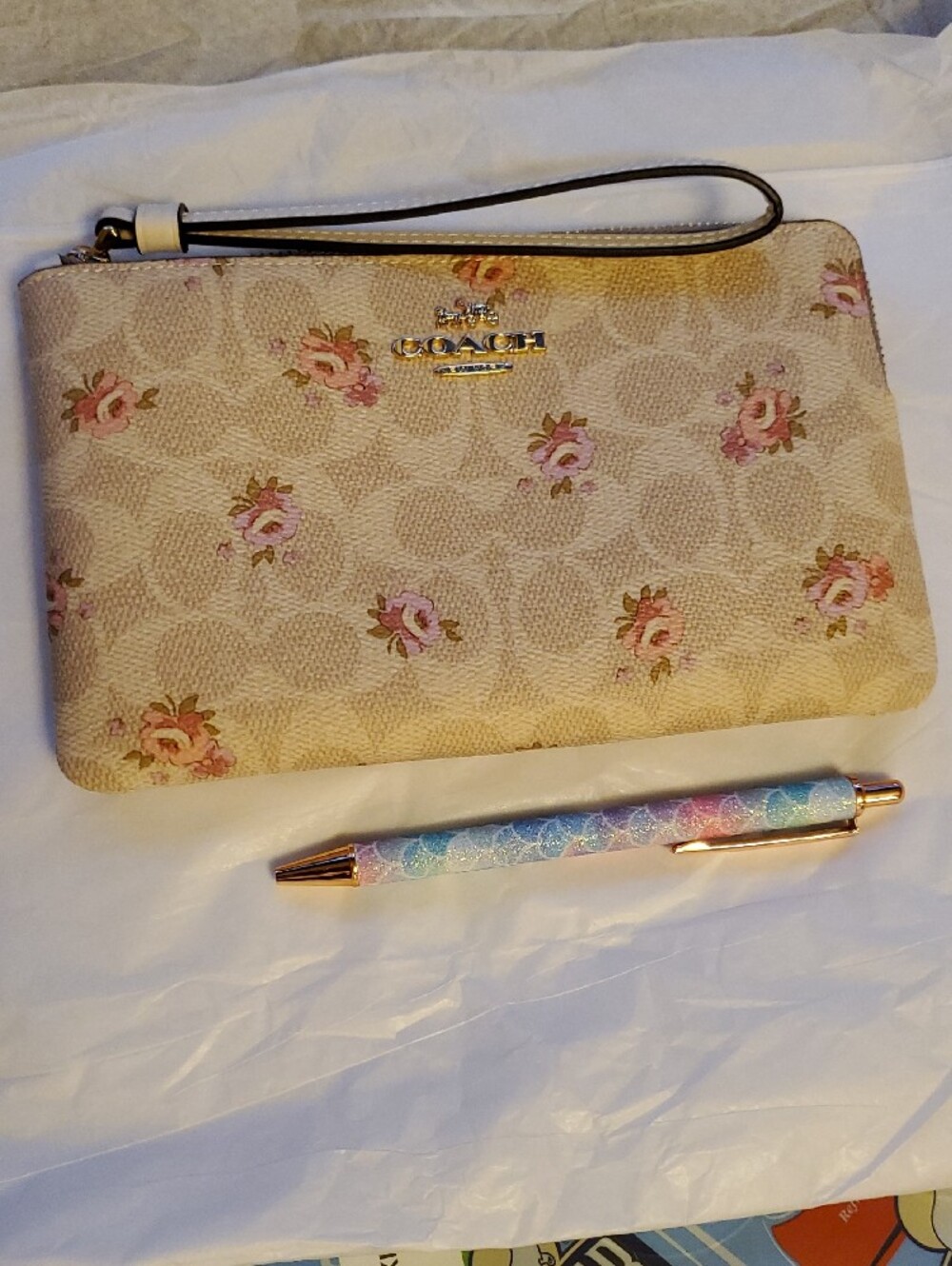 Large Coach Beige Floral Signature Zip Wristlet with Pink Rose Accents NWT - Picture 2 of 6